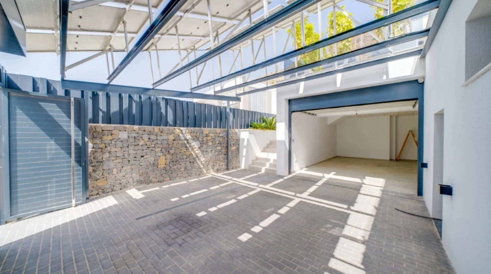 Villa de lujo en Sierra Cortina con piscina desbordante y vistas al mar