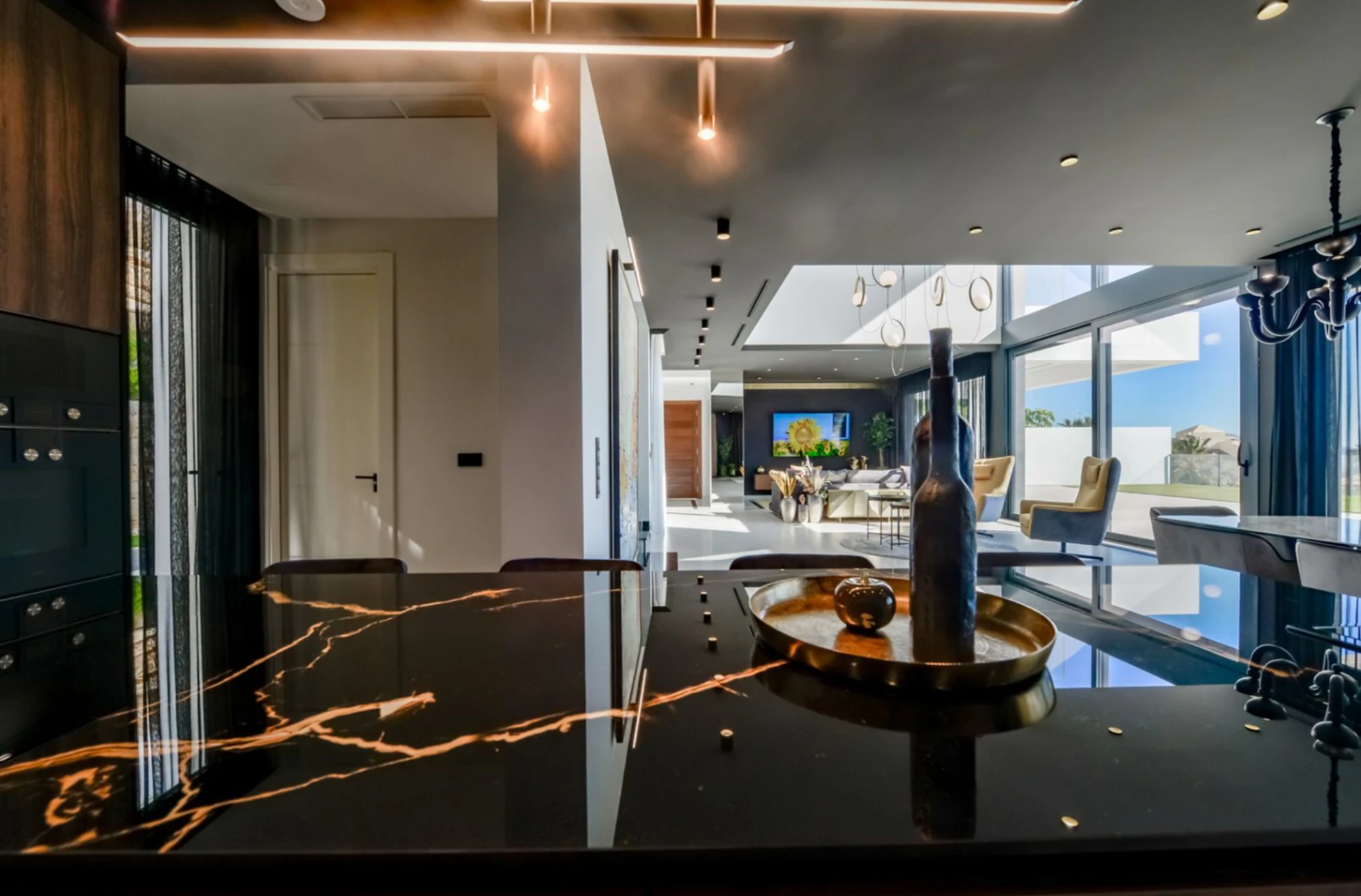 Villa moderna de lujo en Finestrat con 7 dormitorios, piscina privada y vistas al mar