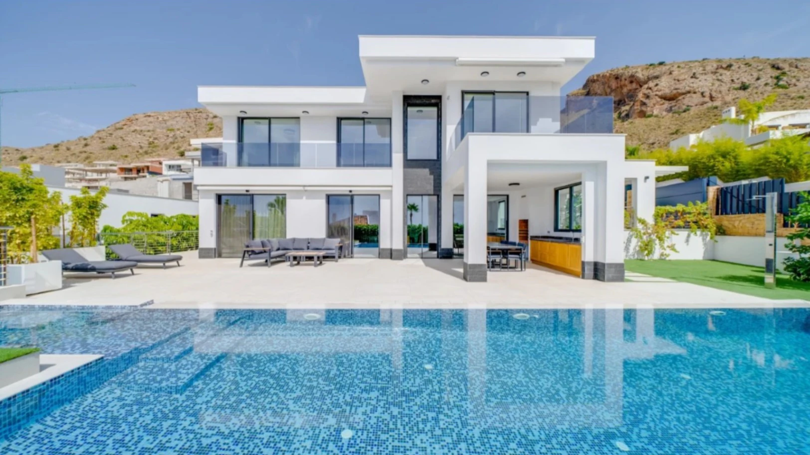 CBHN1251 - Villa de lujo en Sierra Cortina con piscina desbordante y vistas al mar