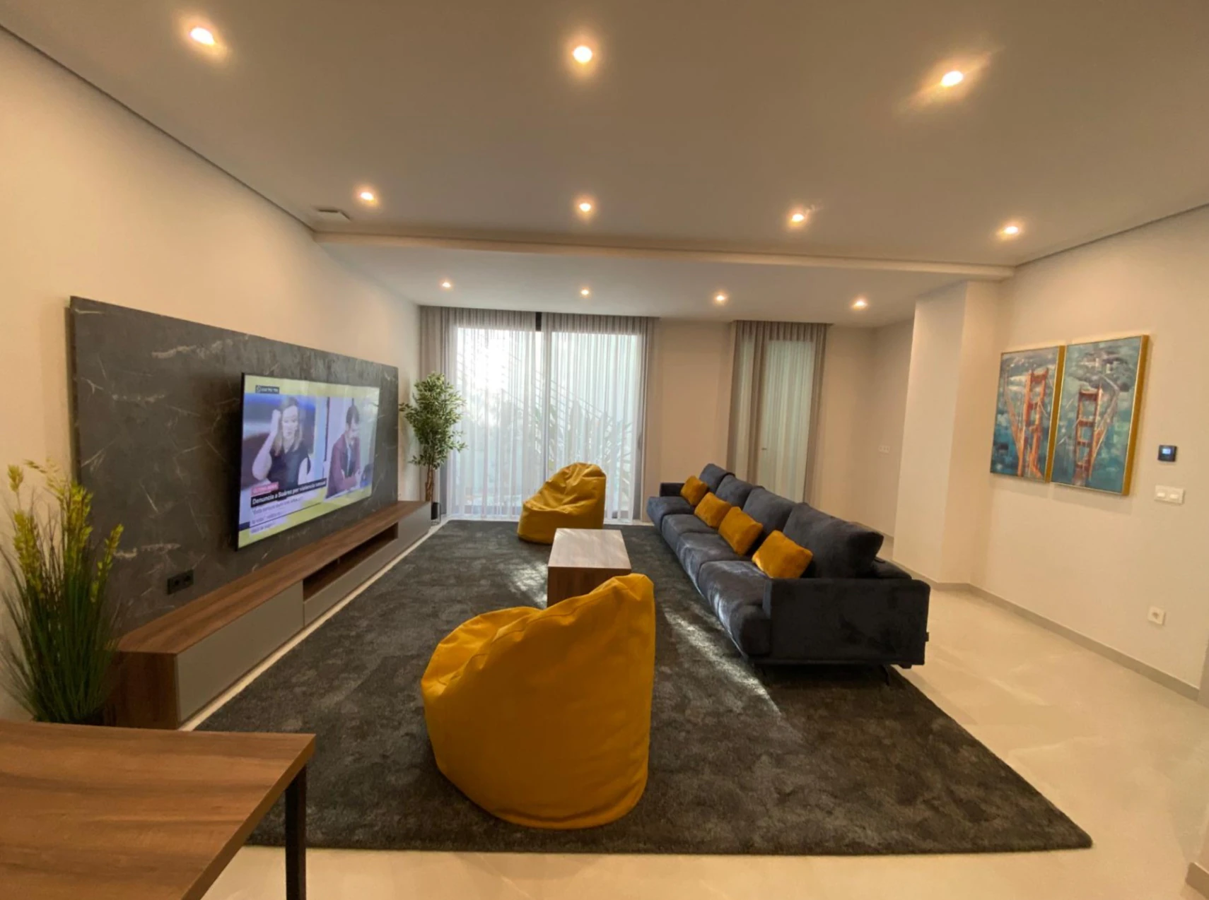 Villa moderna de lujo en Finestrat con 7 dormitorios, piscina privada y vistas al mar