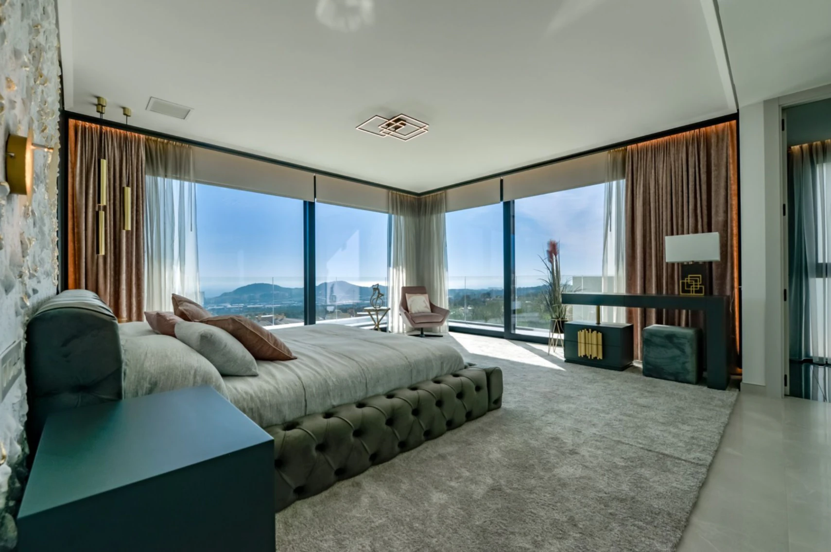Villa moderna de lujo en Finestrat con 7 dormitorios, piscina privada y vistas al mar