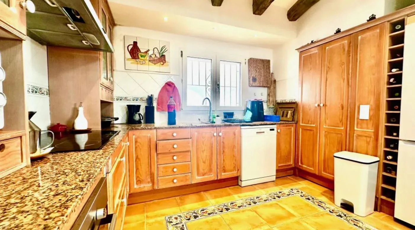 Gerestyle villa aan de eerste lijn van Las Marinas, Dénia, op slechts 50 meter van de zee.