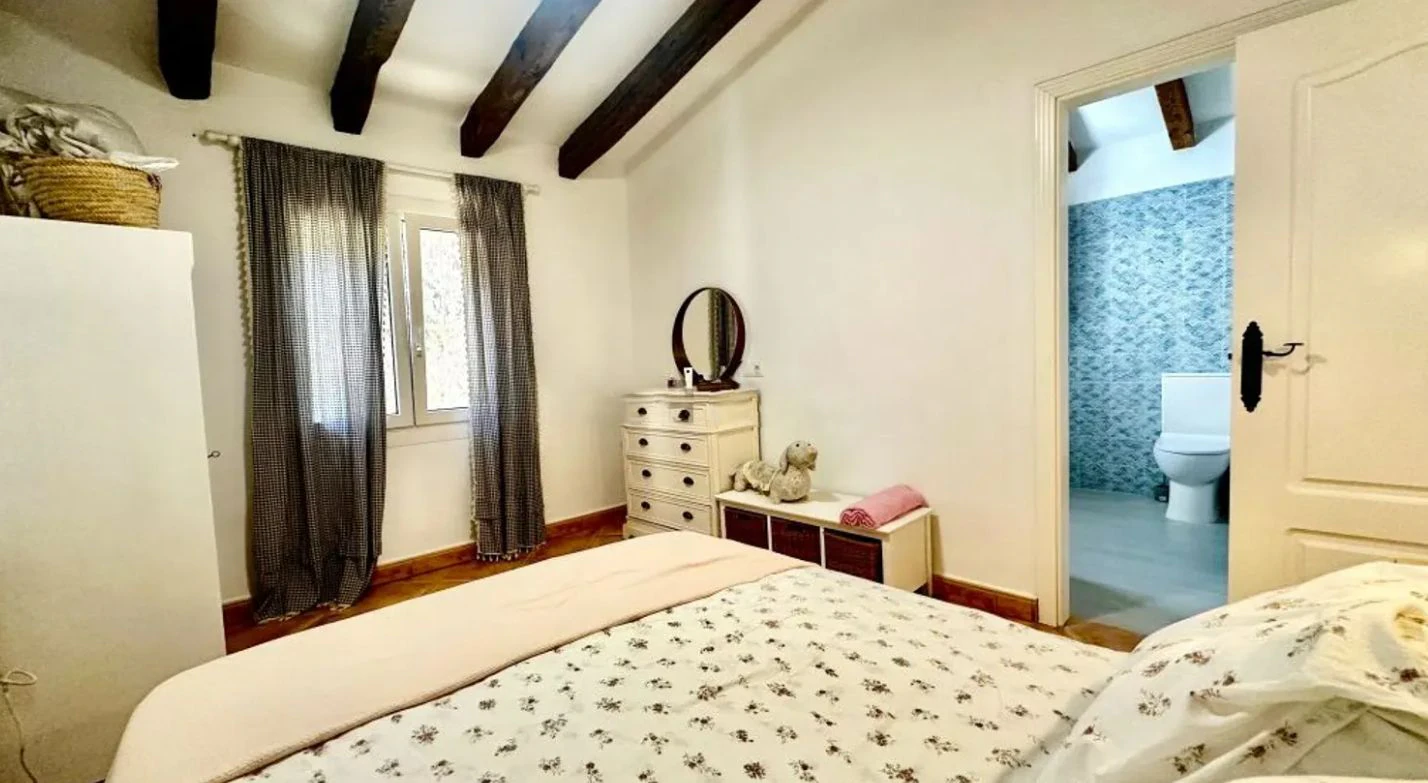 Gerestyle villa aan de eerste lijn van Las Marinas, Dénia, op slechts 50 meter van de zee.