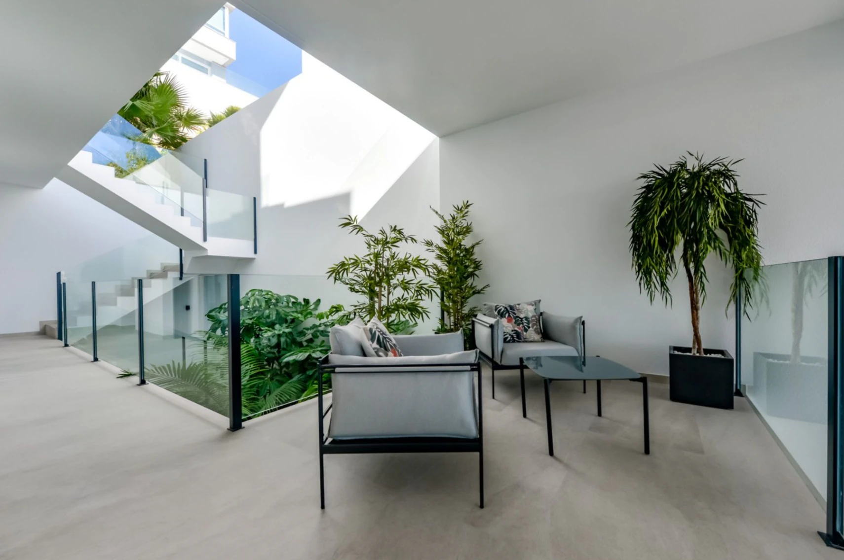 Villa moderna de lujo en Finestrat con 7 dormitorios, piscina privada y vistas al mar