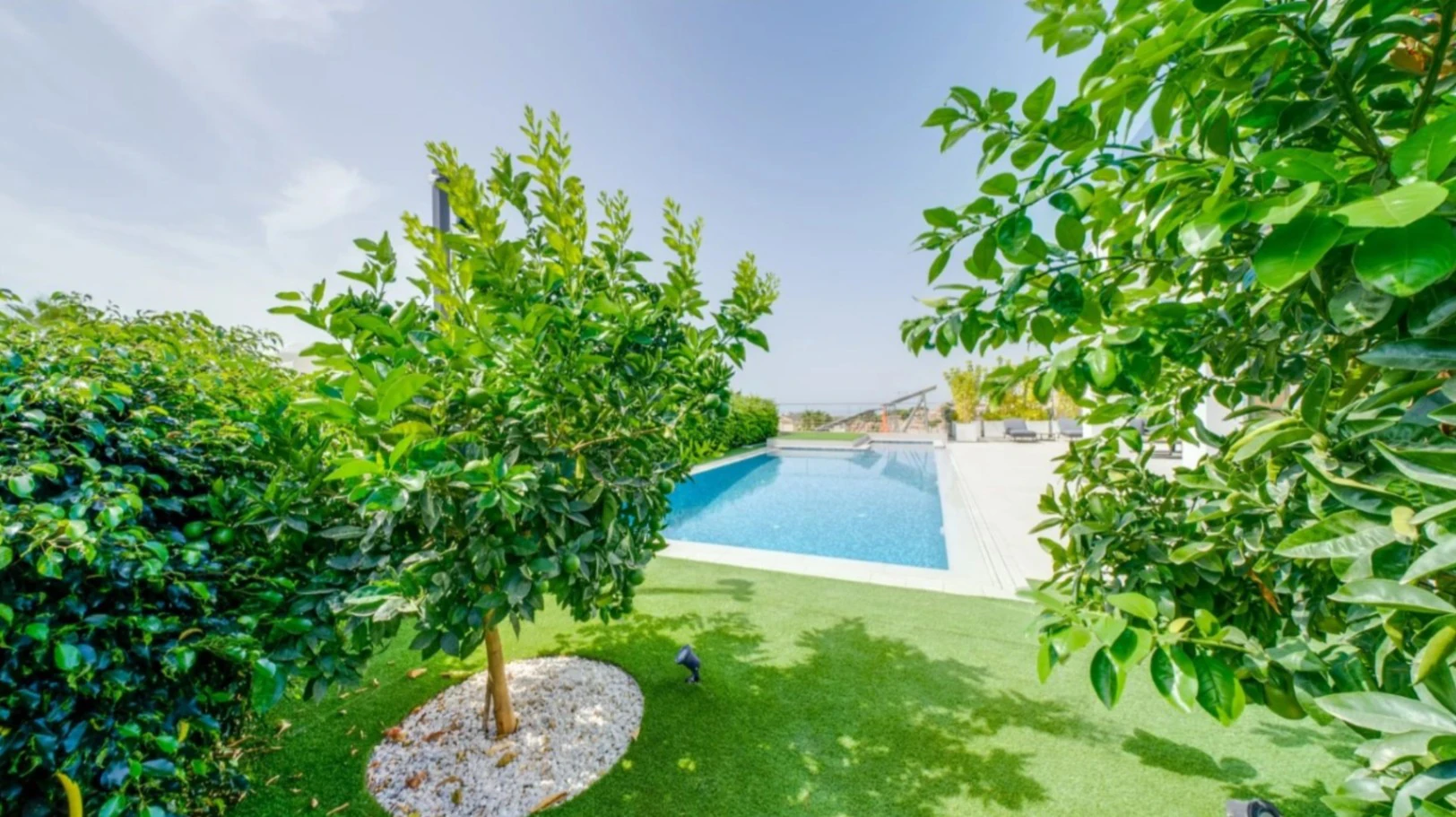 Villa de lujo en Sierra Cortina con piscina desbordante y vistas al mar