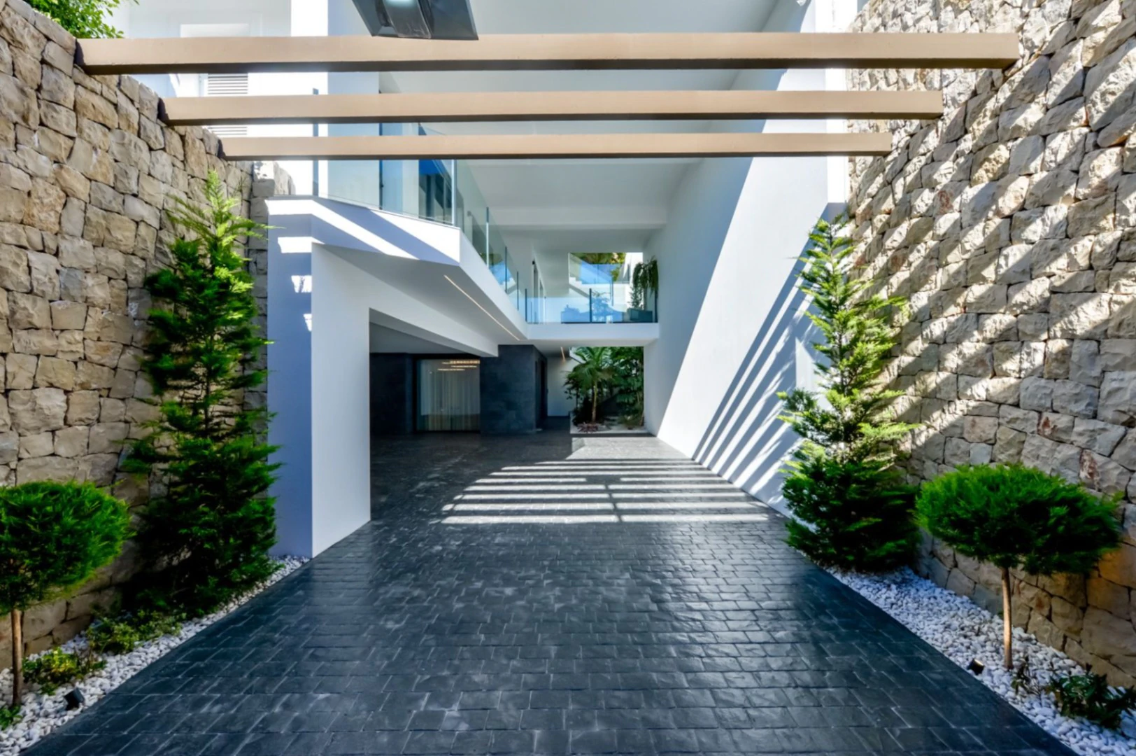 Villa moderna de lujo en Finestrat con 7 dormitorios, piscina privada y vistas al mar