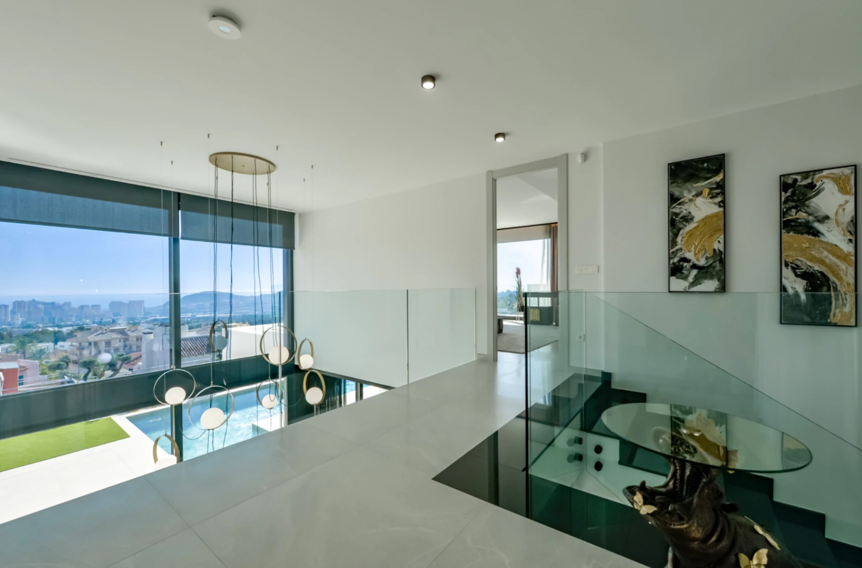 Villa moderna de lujo en Finestrat con 7 dormitorios, piscina privada y vistas al mar