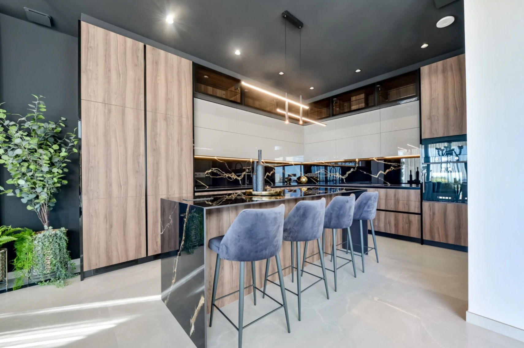 Villa moderna de lujo en Finestrat con 7 dormitorios, piscina privada y vistas al mar
