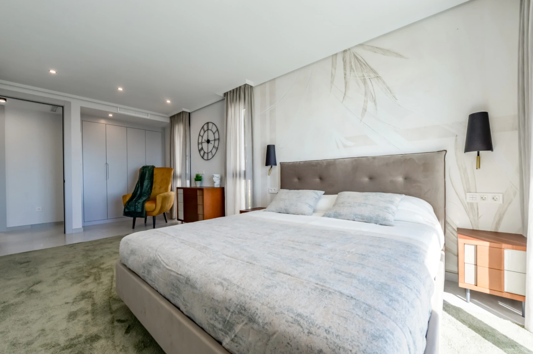 Villa moderna de lujo en Finestrat con 7 dormitorios, piscina privada y vistas al mar