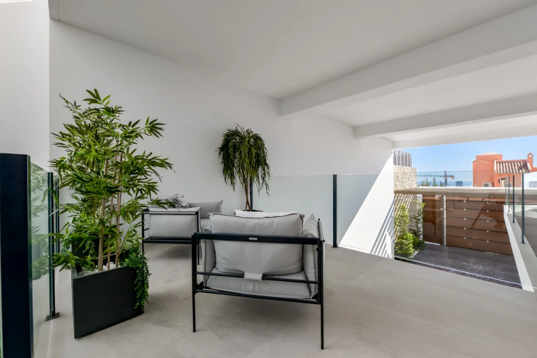 Villa moderna de lujo en Finestrat con 7 dormitorios, piscina privada y vistas al mar