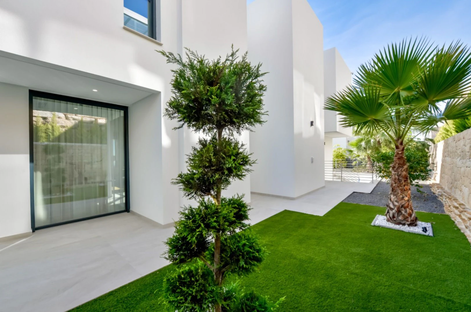 Villa moderna de lujo en Finestrat con 7 dormitorios, piscina privada y vistas al mar