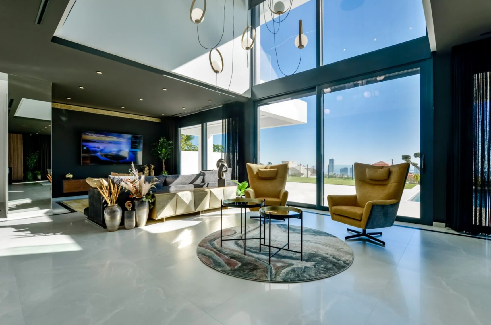Villa moderna de lujo en Finestrat con 7 dormitorios, piscina privada y vistas al mar