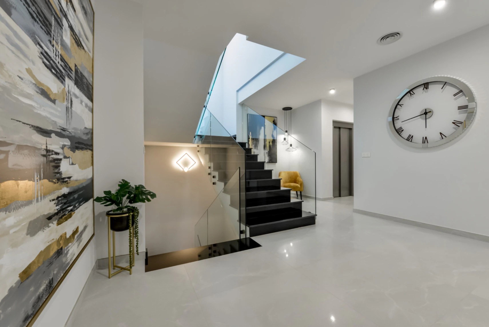Villa moderna de lujo en Finestrat con 7 dormitorios, piscina privada y vistas al mar