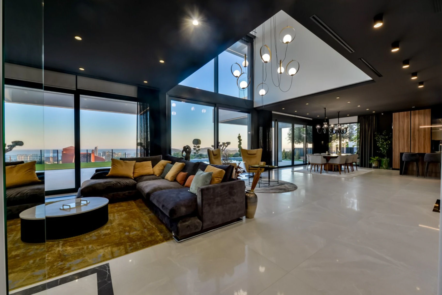 Villa moderna de lujo en Finestrat con 7 dormitorios, piscina privada y vistas al mar