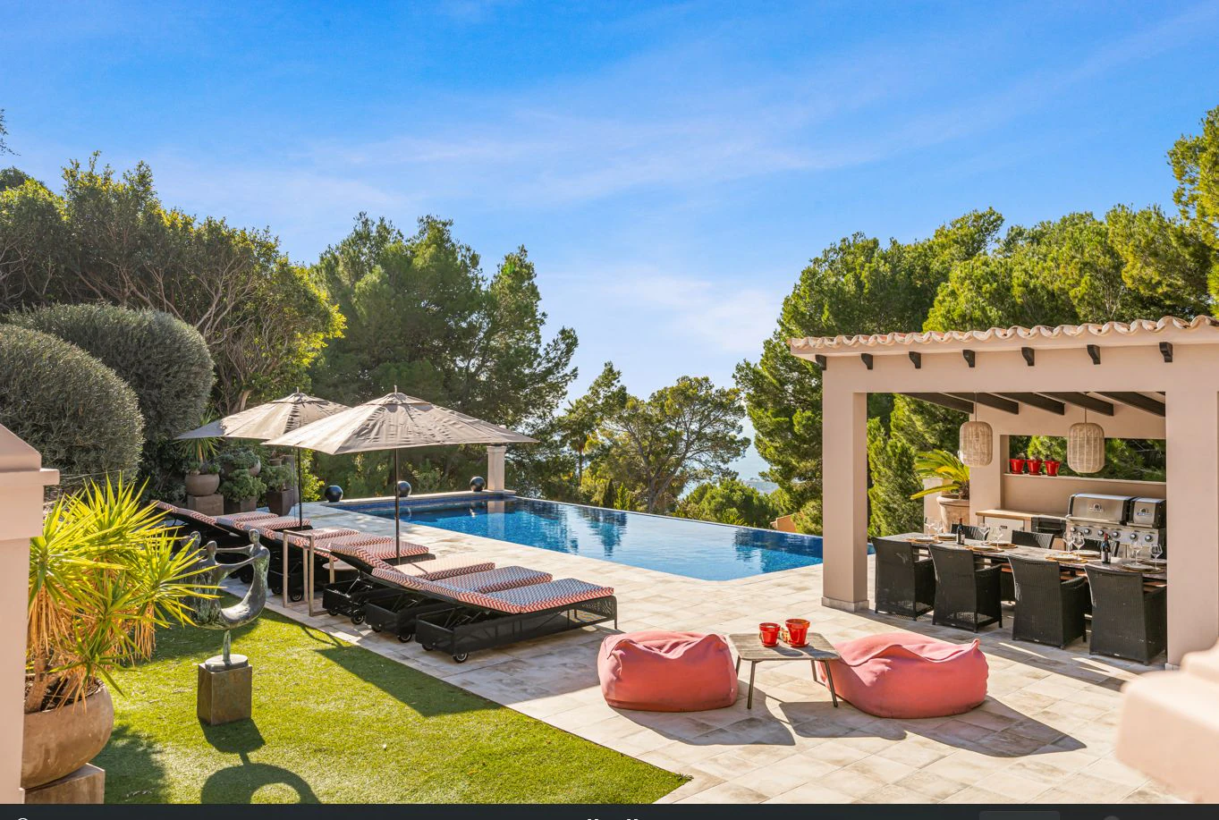 Villa de lujo en Altea Hills con piscina infinity climatizada, privacidad y vistas al entorno natural