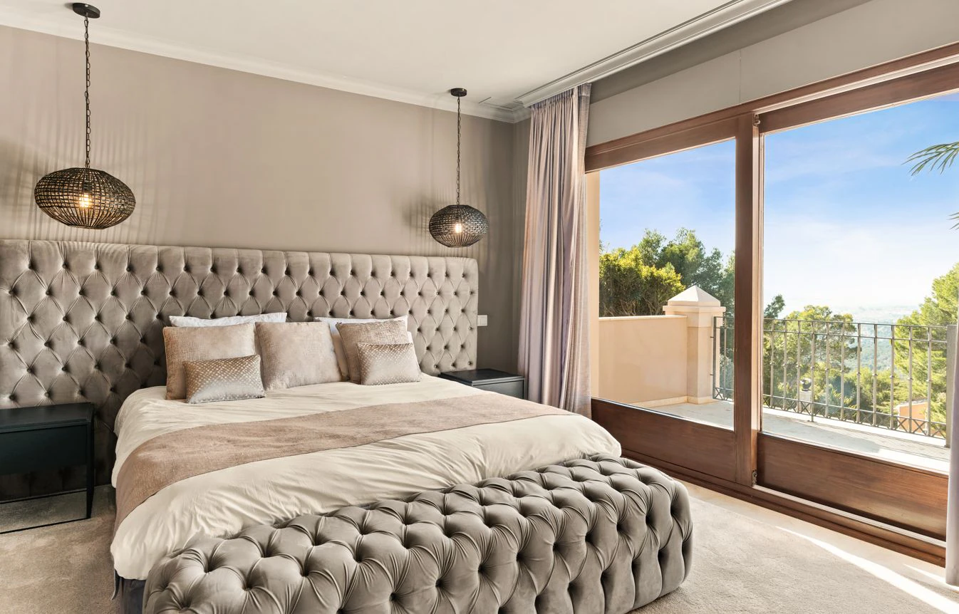 Villa de lujo en Altea Hills con piscina infinity climatizada, privacidad y vistas al entorno natural