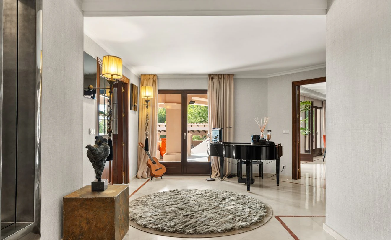 Villa de lujo en Altea Hills con piscina infinity climatizada, privacidad y vistas al entorno natural