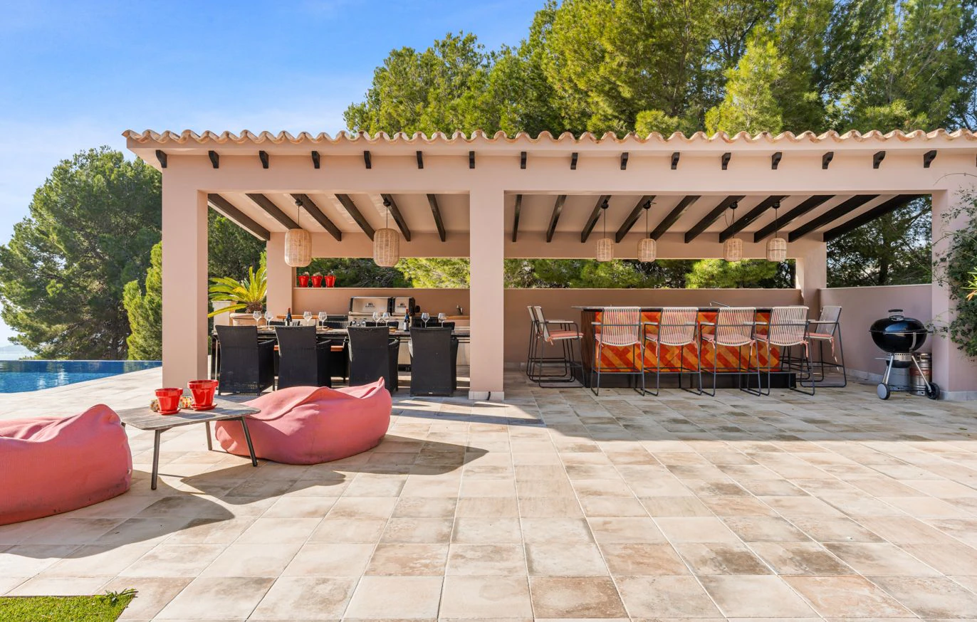 Villa de lujo en Altea Hills con piscina infinity climatizada, privacidad y vistas al entorno natural