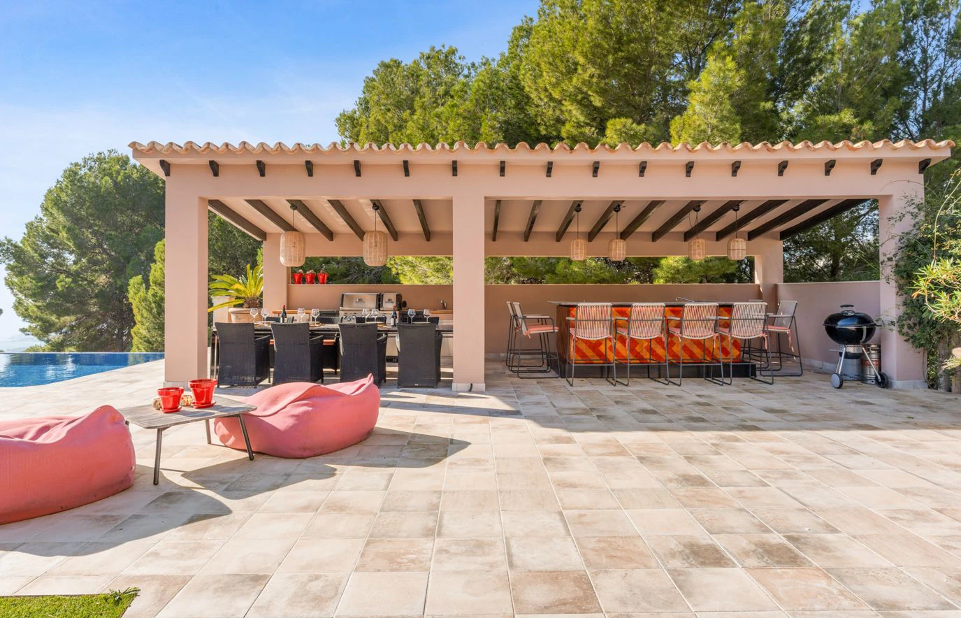 Villa de lujo en Altea Hills con piscina infinity climatizada, privacidad y vistas al entorno natural
