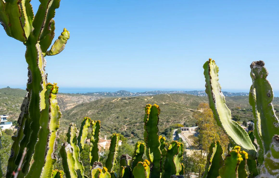 Villa tradicional con vistas panorámicas al mar y piscina climatizada en Cumbre del Sol, Benitachell