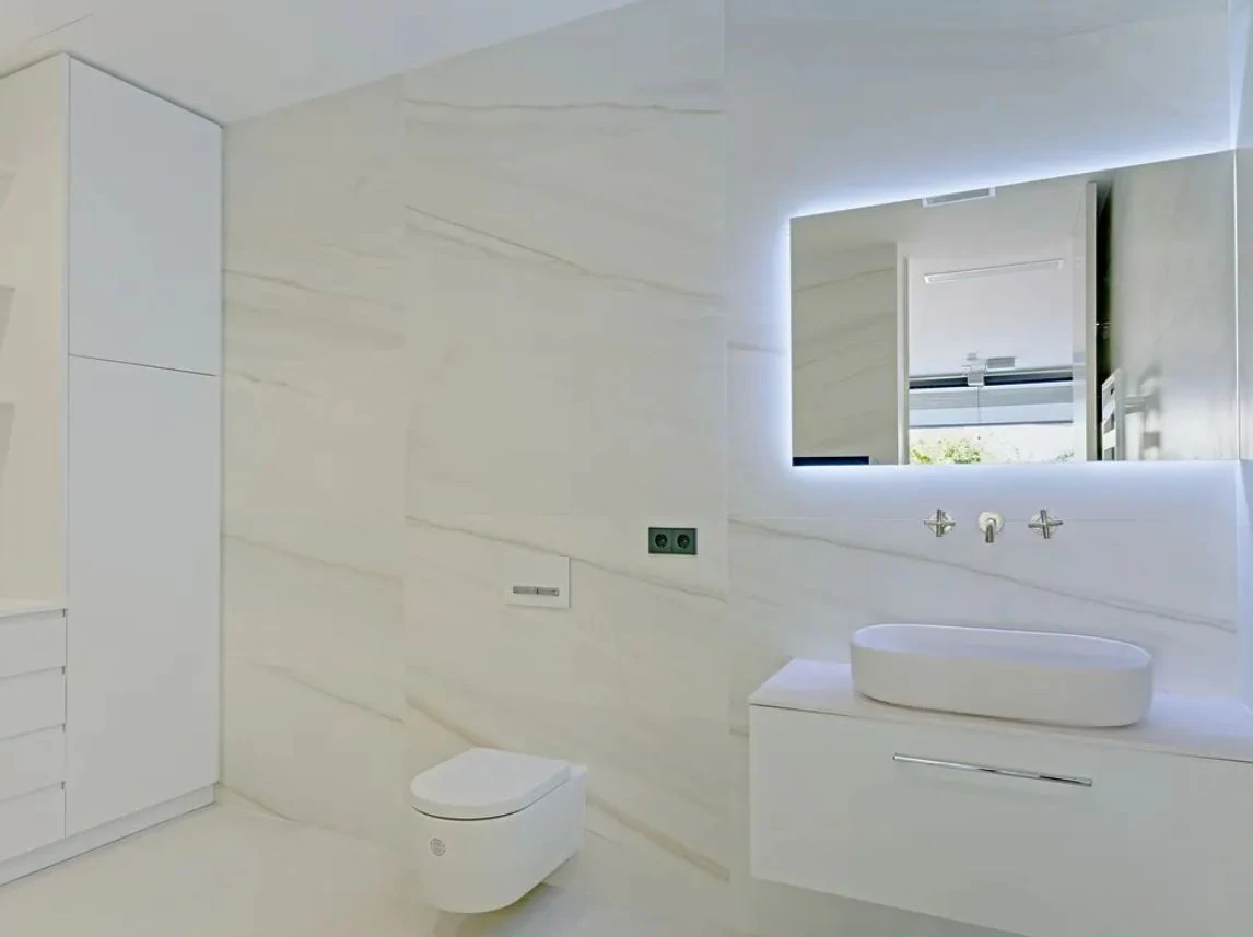 Villa moderna en primera línea de mar en Altea con acceso directo a la playa