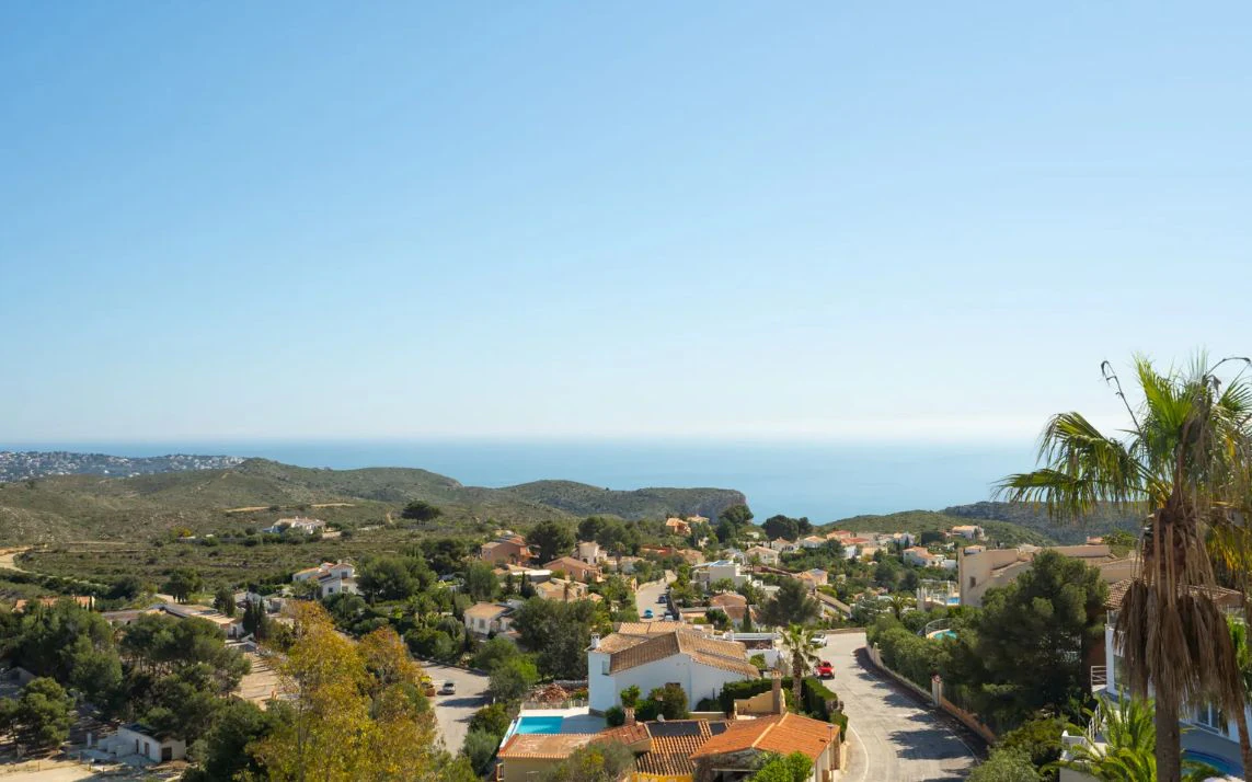Villa tradicional con vistas panorámicas al mar y piscina climatizada en Cumbre del Sol, Benitachell