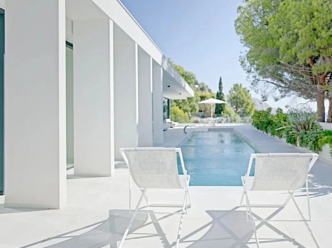 Villa moderna en primera línea de mar en Altea con acceso directo a la playa