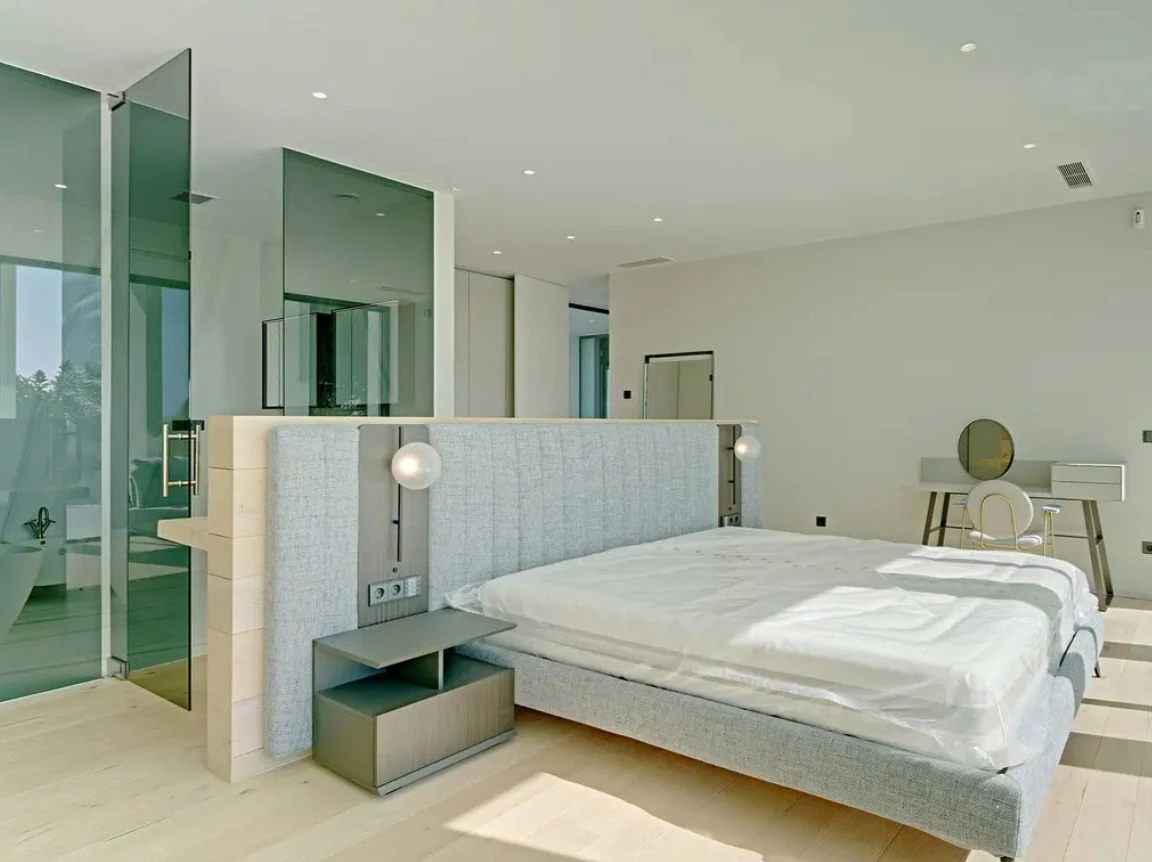 Villa moderna en primera línea de mar en Altea con acceso directo a la playa