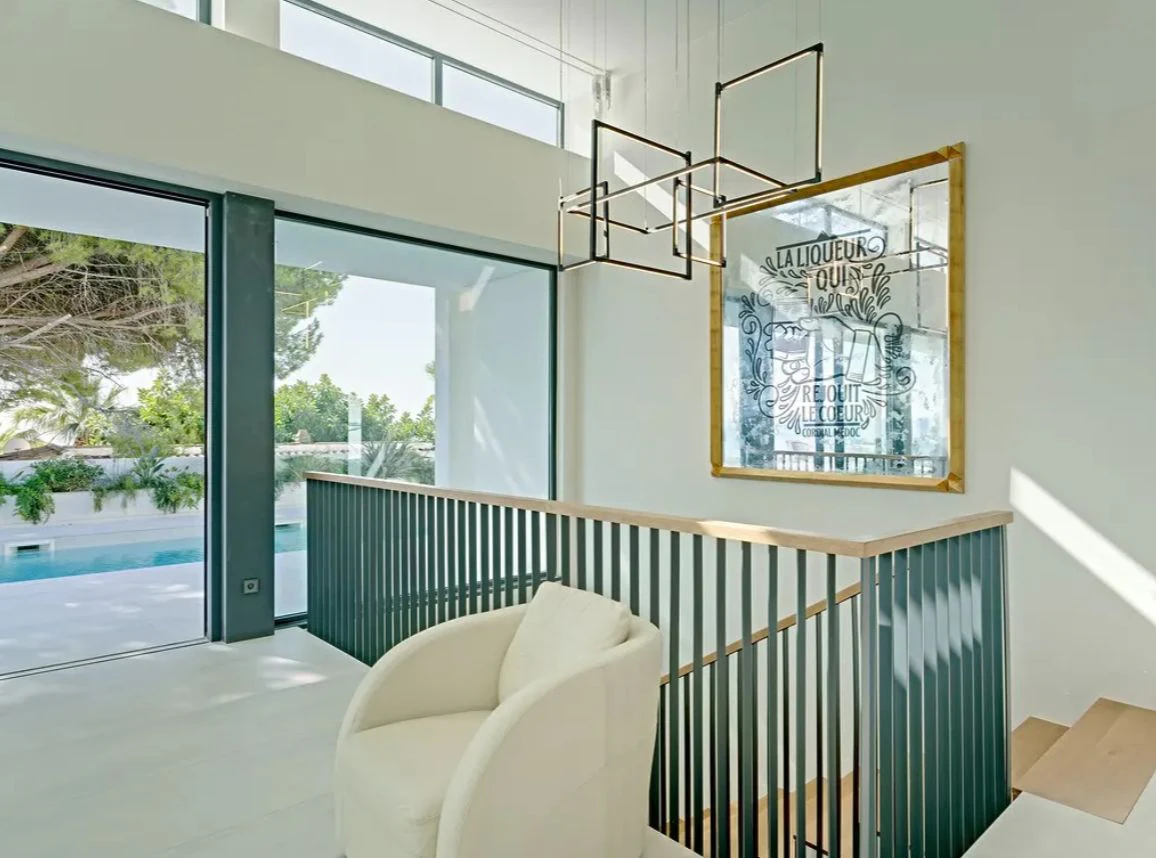 Villa moderna en primera línea de mar en Altea con acceso directo a la playa