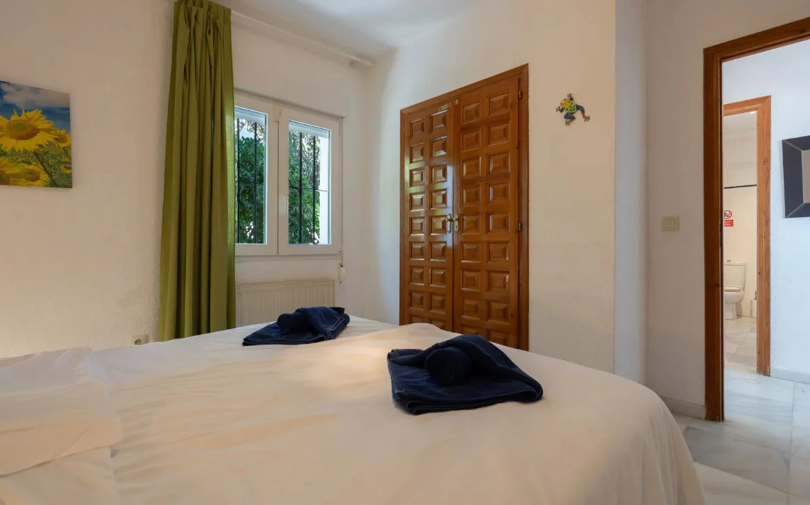 Villa tradicional con vistas panorámicas al mar y piscina climatizada en Cumbre del Sol, Benitachell