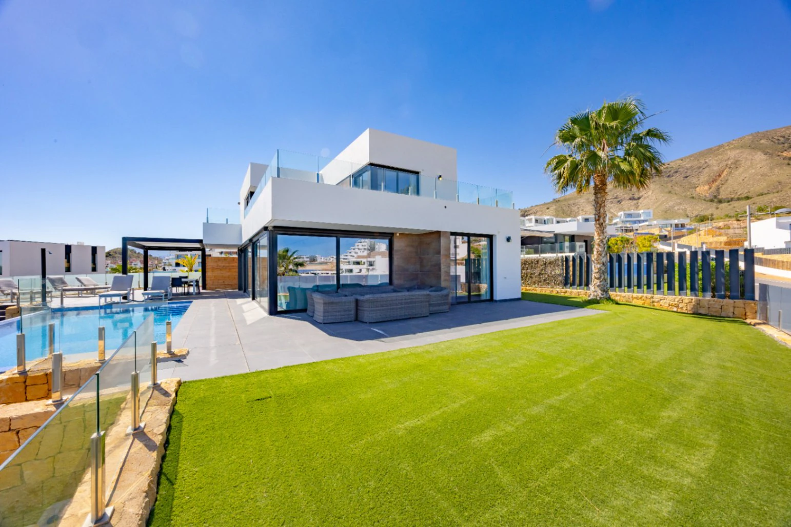 Villa de lujo con vistas panorámicas al skyline de Benidorm