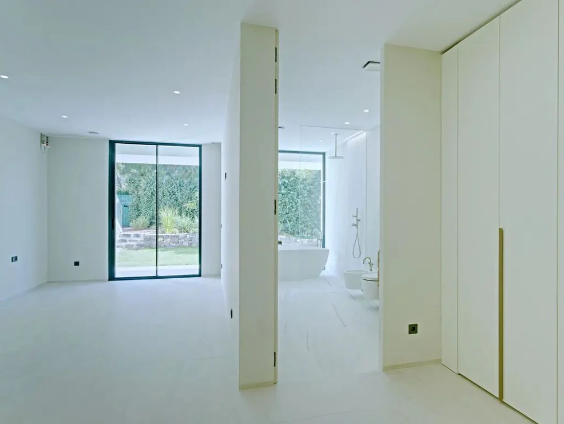 Villa moderna en primera línea de mar en Altea con acceso directo a la playa