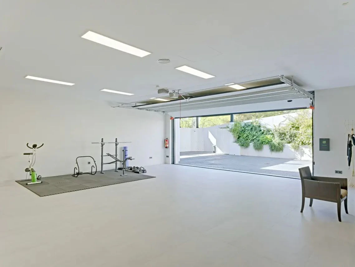 Villa moderna en primera línea de mar en Altea con acceso directo a la playa
