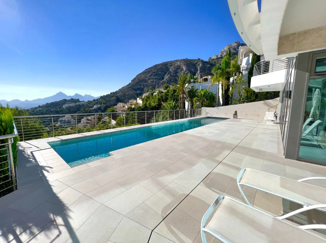 Villa de lujo con vistas panorámicas al mar en Altea Hills