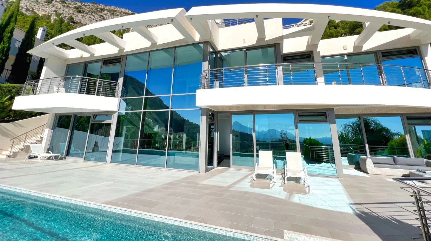 Villa de lujo con vistas panorámicas al mar en Altea Hills
