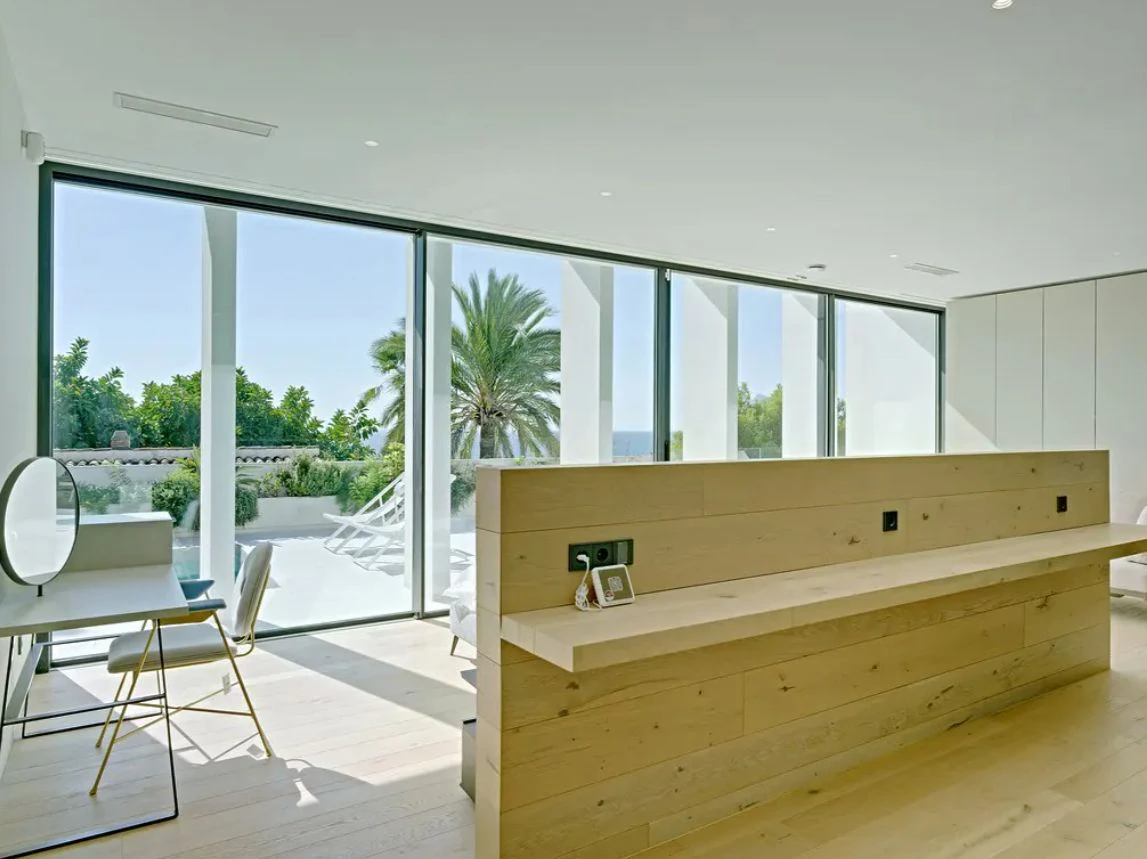 Villa moderna en primera línea de mar en Altea con acceso directo a la playa