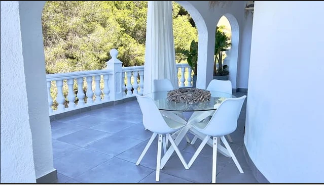 PRECIOSA VILLA REFORMADA CON VISTAS AL MAR