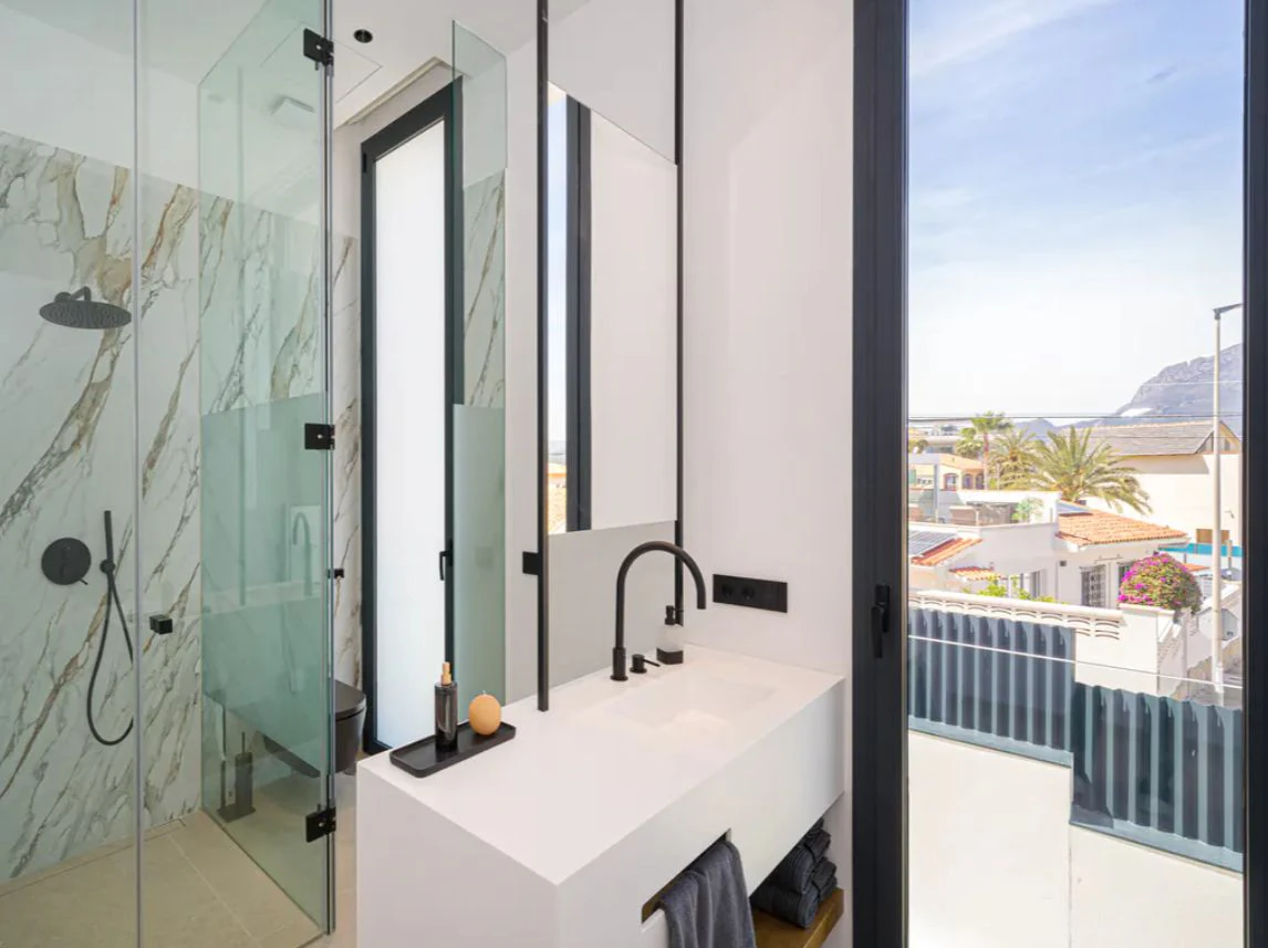 Villa de lujo de obra nueva en El Albir con vistas panorámicas al mar