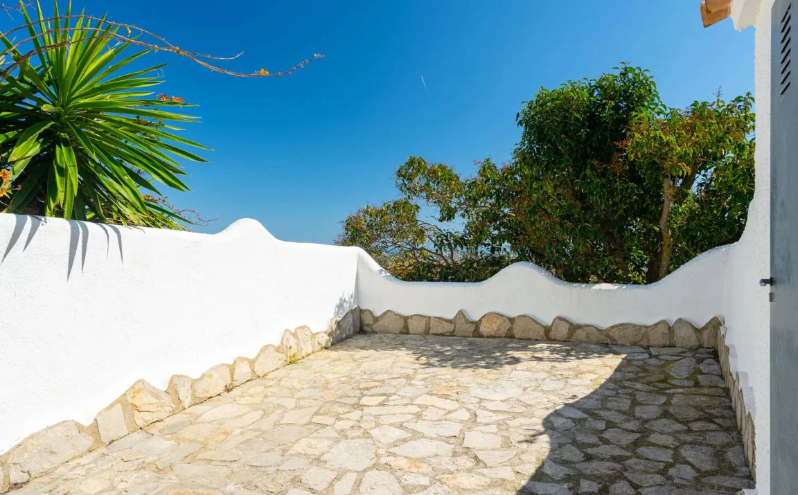 Villa tradicional con vistas panorámicas al mar y piscina climatizada en Cumbre del Sol, Benitachell