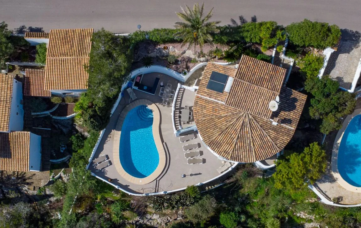Villa tradicional con vistas panorámicas al mar y piscina climatizada en Cumbre del Sol, Benitachell