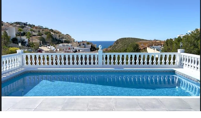 PRECIOSA VILLA REFORMADA CON VISTAS AL MAR
