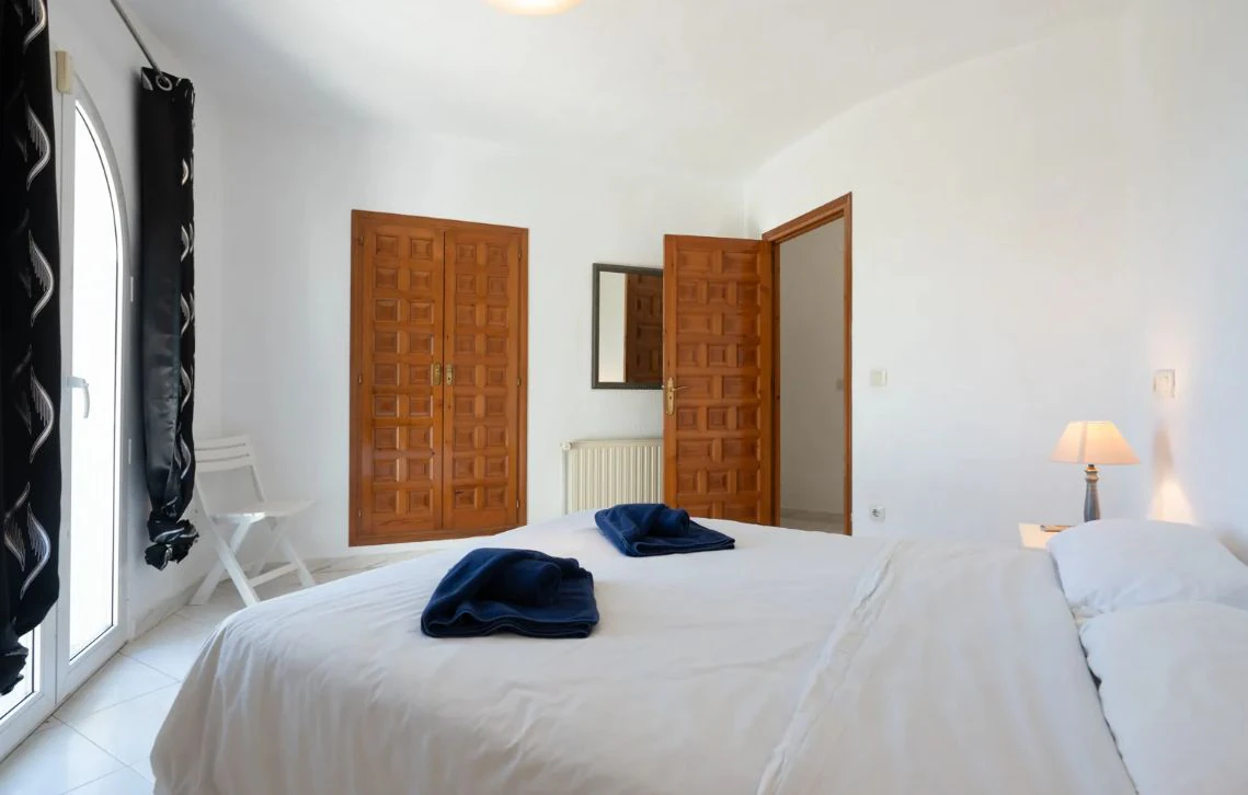 Villa tradicional con vistas panorámicas al mar y piscina climatizada en Cumbre del Sol, Benitachell