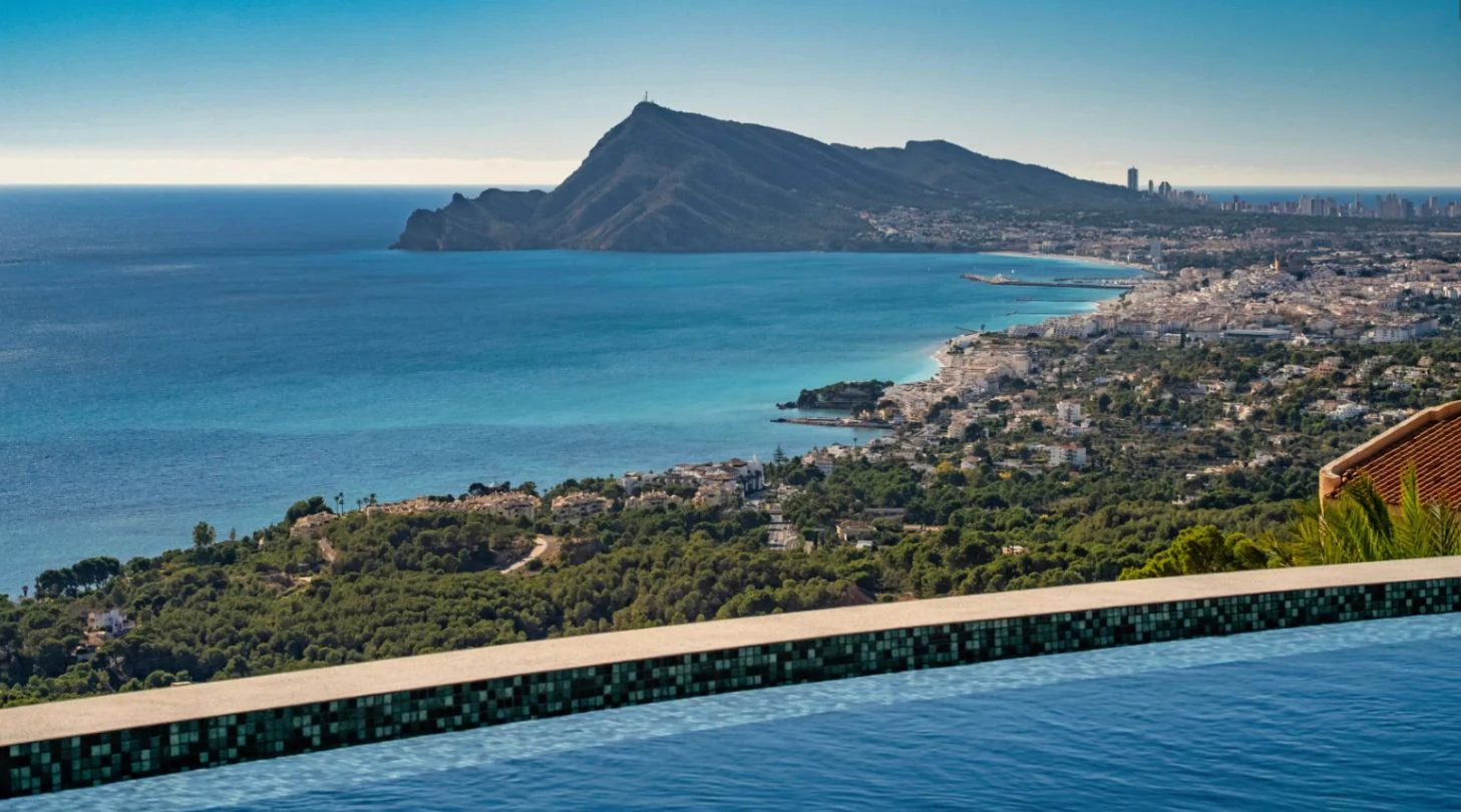Villa contemporánea de lujo con vistas panorámicas al mar en Altea Sierra