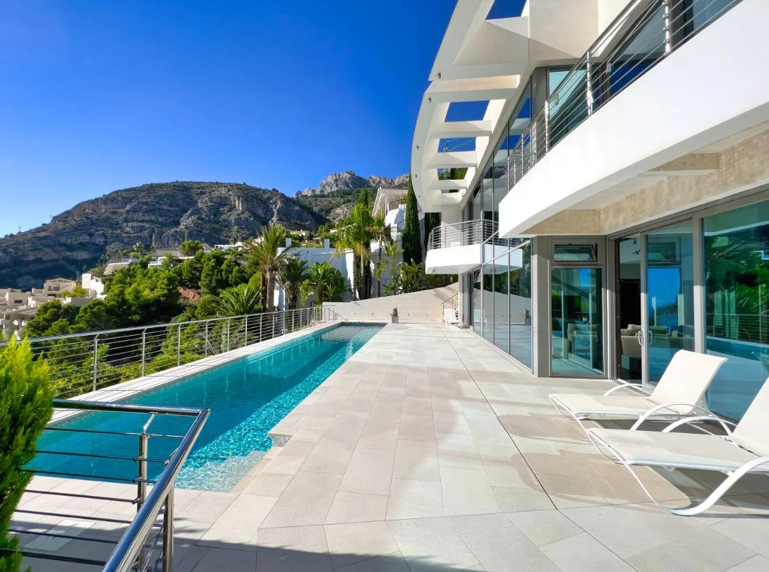 Villa de lujo con vistas panorámicas al mar en Altea Hills