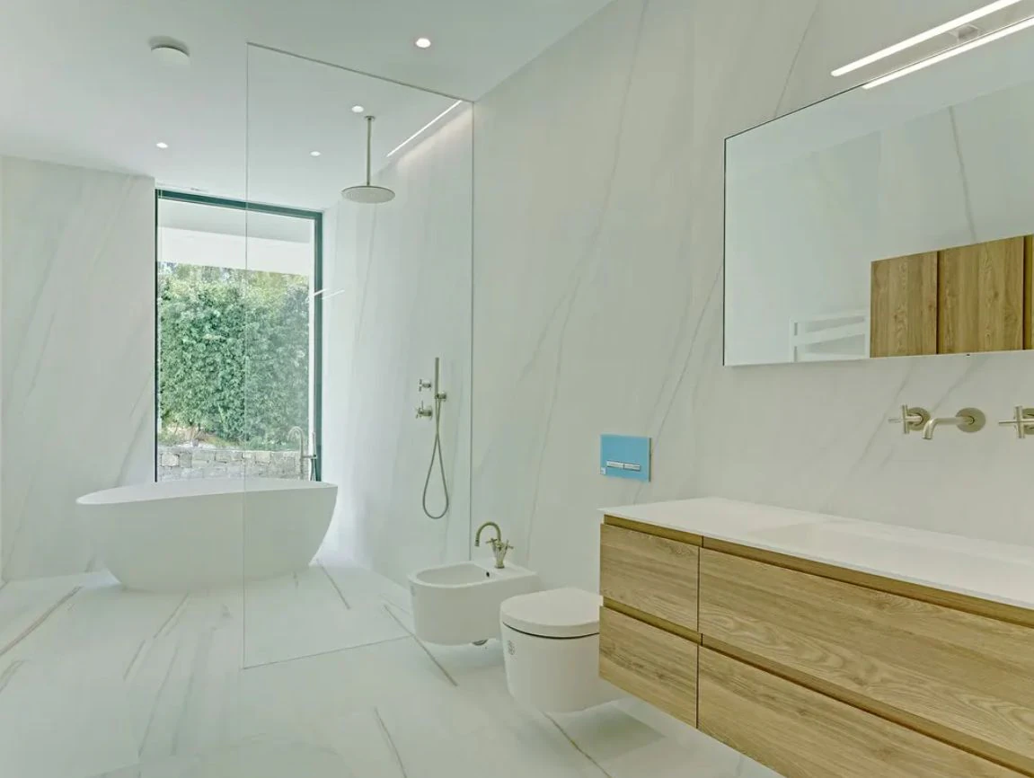 Villa moderna en primera línea de mar en Altea con acceso directo a la playa
