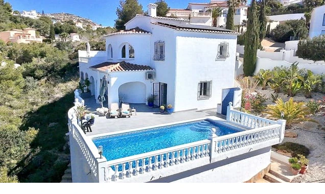 PRECIOSA VILLA REFORMADA CON VISTAS AL MAR