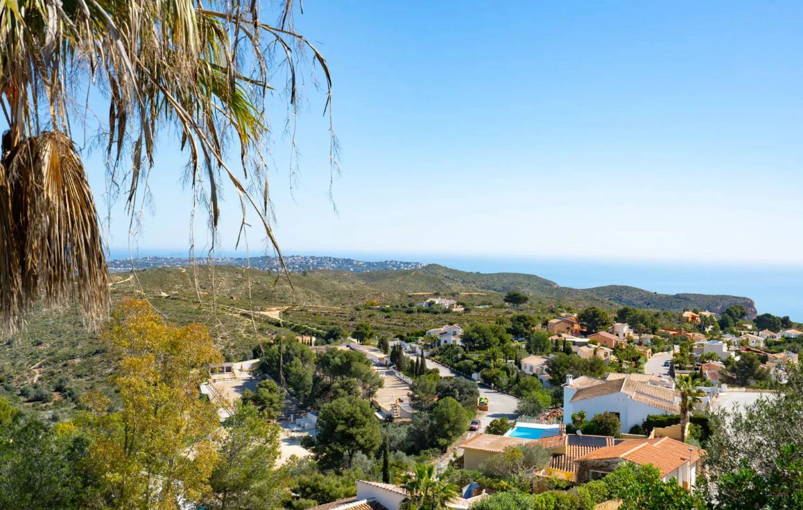 Villa tradicional con vistas panorámicas al mar y piscina climatizada en Cumbre del Sol, Benitachell