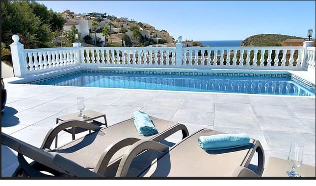 PRECIOSA VILLA REFORMADA CON VISTAS AL MAR