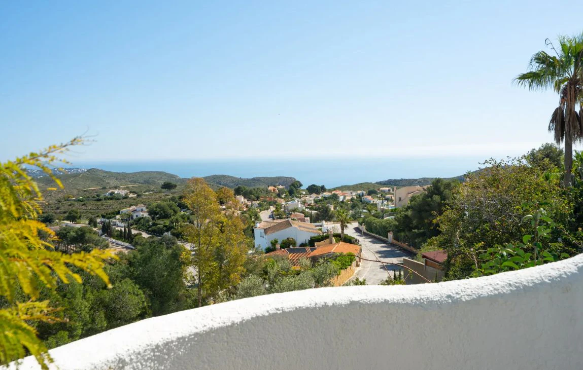 Villa tradicional con vistas panorámicas al mar y piscina climatizada en Cumbre del Sol, Benitachell