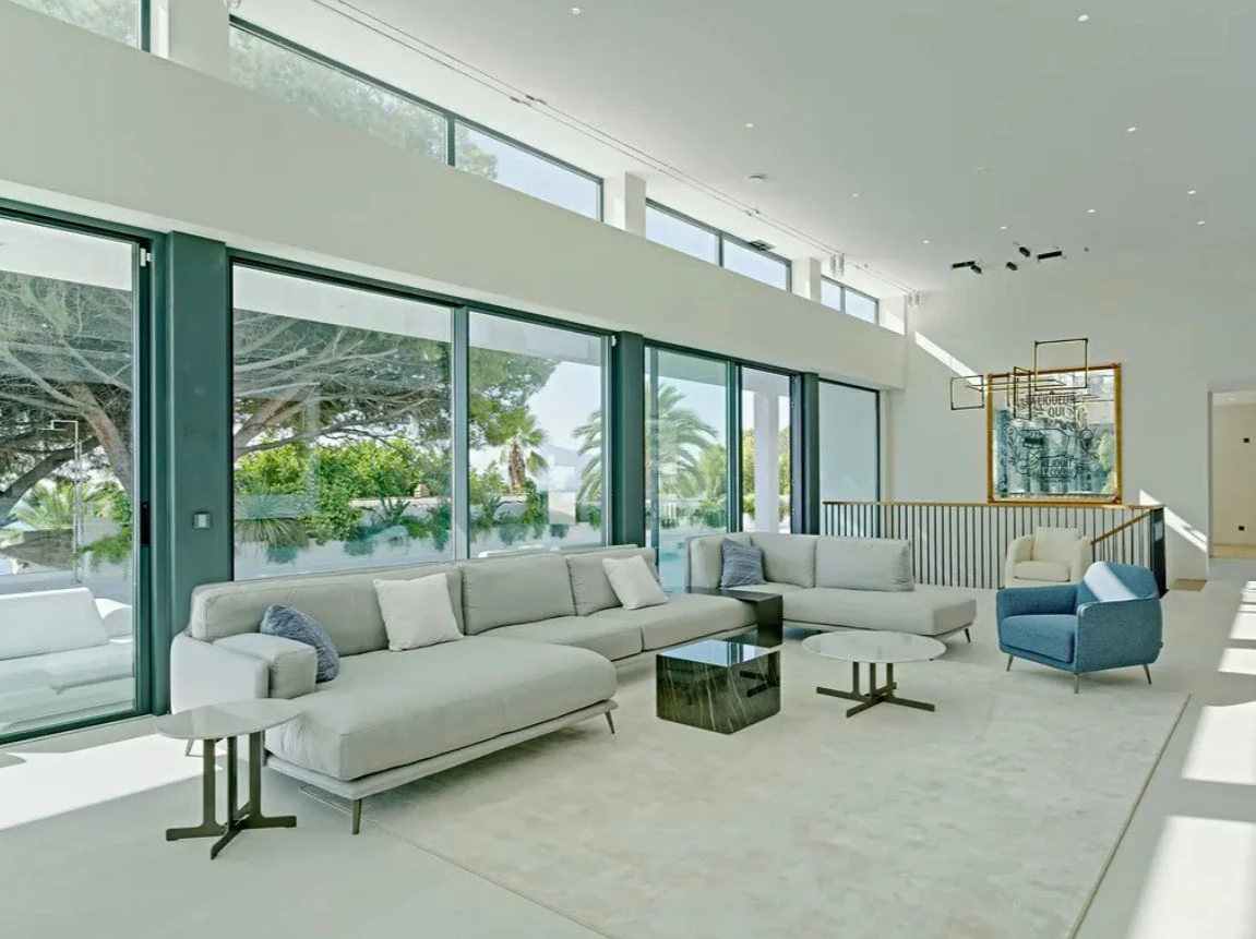 Villa moderna en primera línea de mar en Altea con acceso directo a la playa